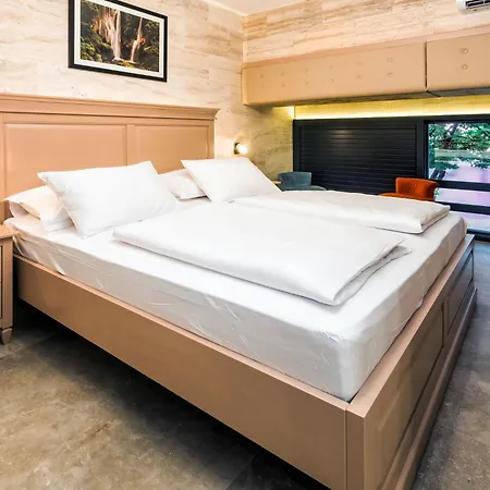 krevet i doručak Pazar 4*